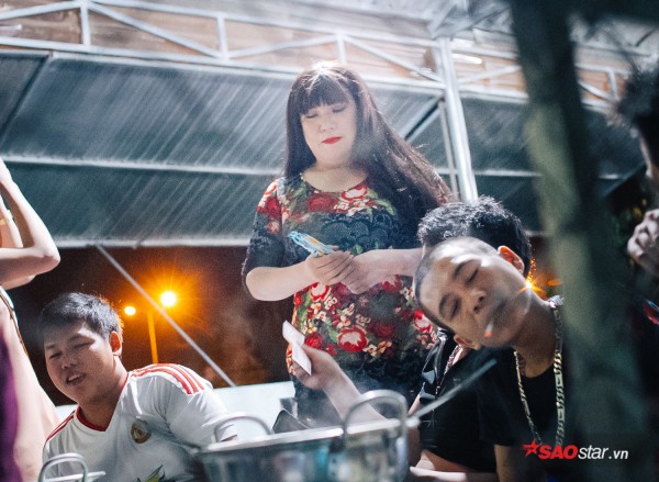 Chuyện đời cô đào hát rong nuôi giấc mơ chuyển giới: Chỉ mong một ngày được nghe gọi là con gái yêu của ba má…