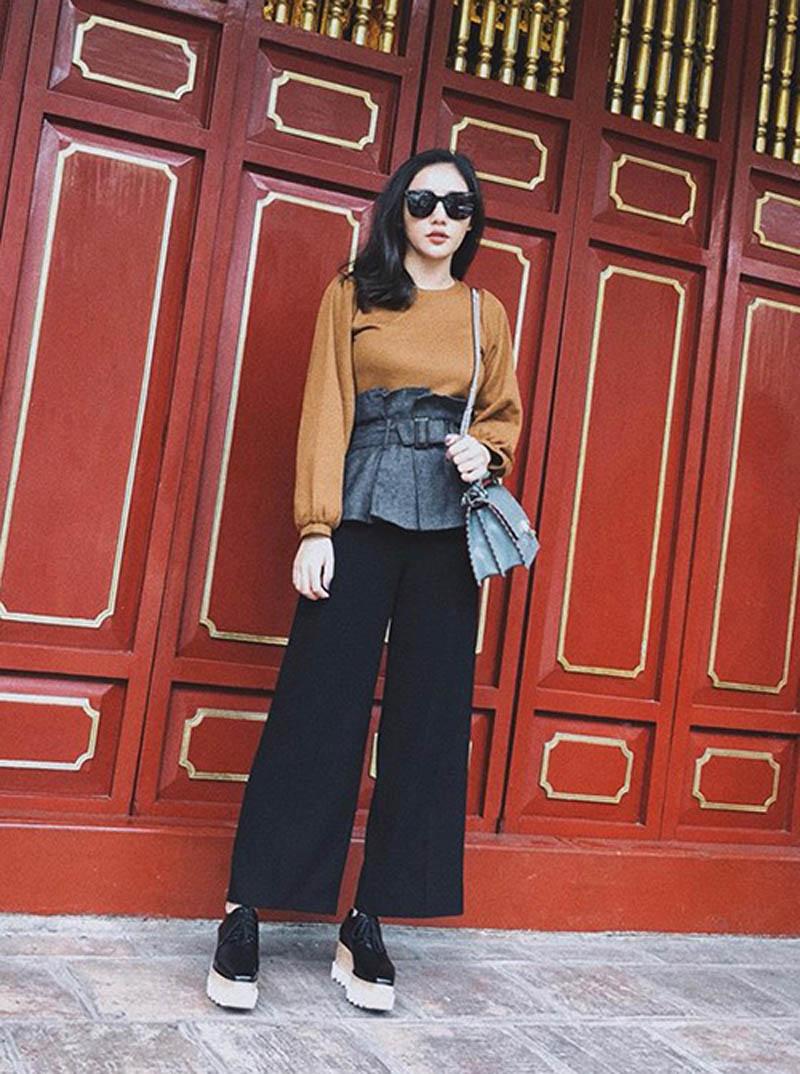 Đúng là đẳng cấp Hồ Ngọc Hà, Thanh Hằng, mặc quần vải đen cũng sang chảnh hết nấc!