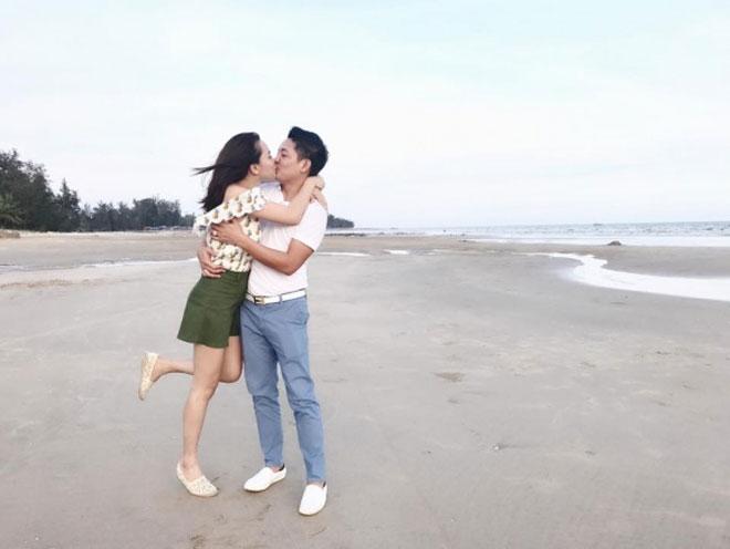 Bà bầu Hải Băng khoe ảnh hôn chồng khắp chốn ngày còn eo ót Bà bầu Hải Băng khoe ảnh hôn chồng khắp chốn ngày còn eo ót