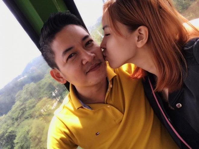 Bà bầu Hải Băng khoe ảnh hôn chồng khắp chốn ngày còn eo ót