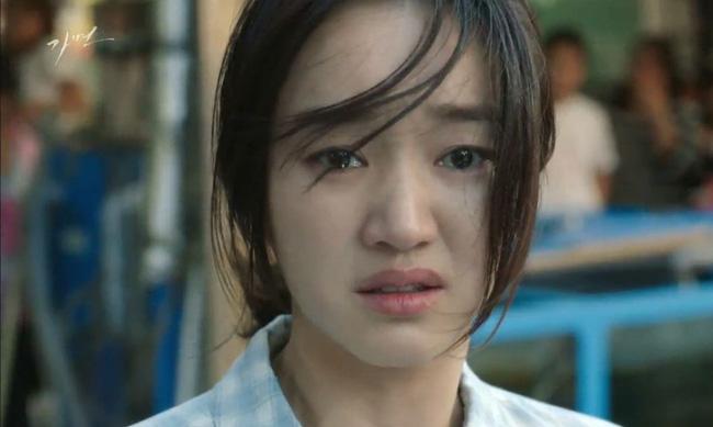 Ngán ngẩm vợ quê mùa, tôi ân hận rớt nước mắt khi tìm thấy quyển sổ chi tiêu của vợ