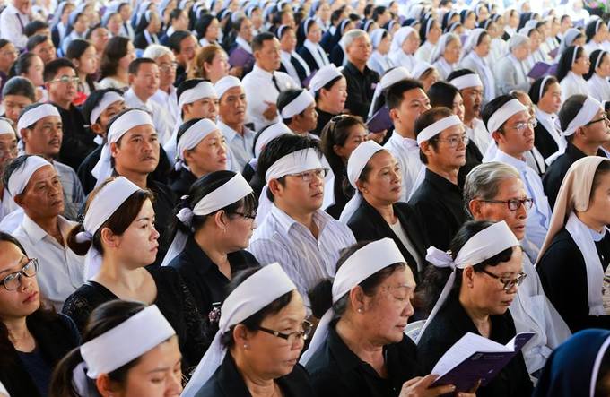 700 linh mục cử hành thánh lễ an táng cố Tổng giám mục Phaolô