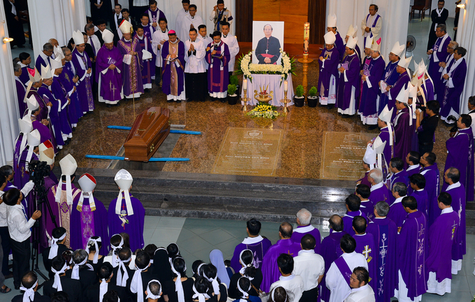 700 linh mục cử hành thánh lễ an táng cố Tổng giám mục Phaolô