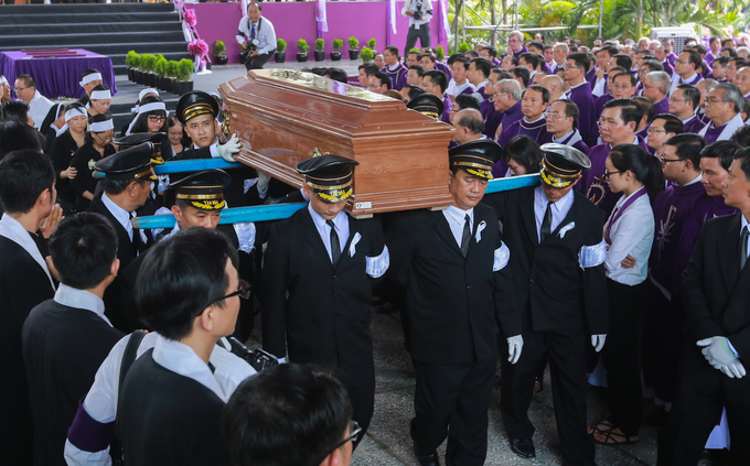 700 linh mục cử hành thánh lễ an táng cố Tổng giám mục Phaolô