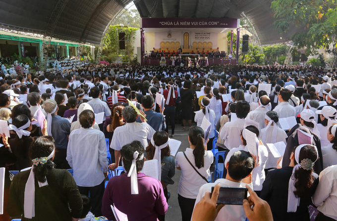 700 linh mục cử hành thánh lễ an táng cố Tổng giám mục Phaolô
