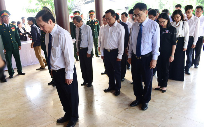 Người dân ngậm ngùi tiếc thương nguyên Thủ tướng Phan Văn Khải