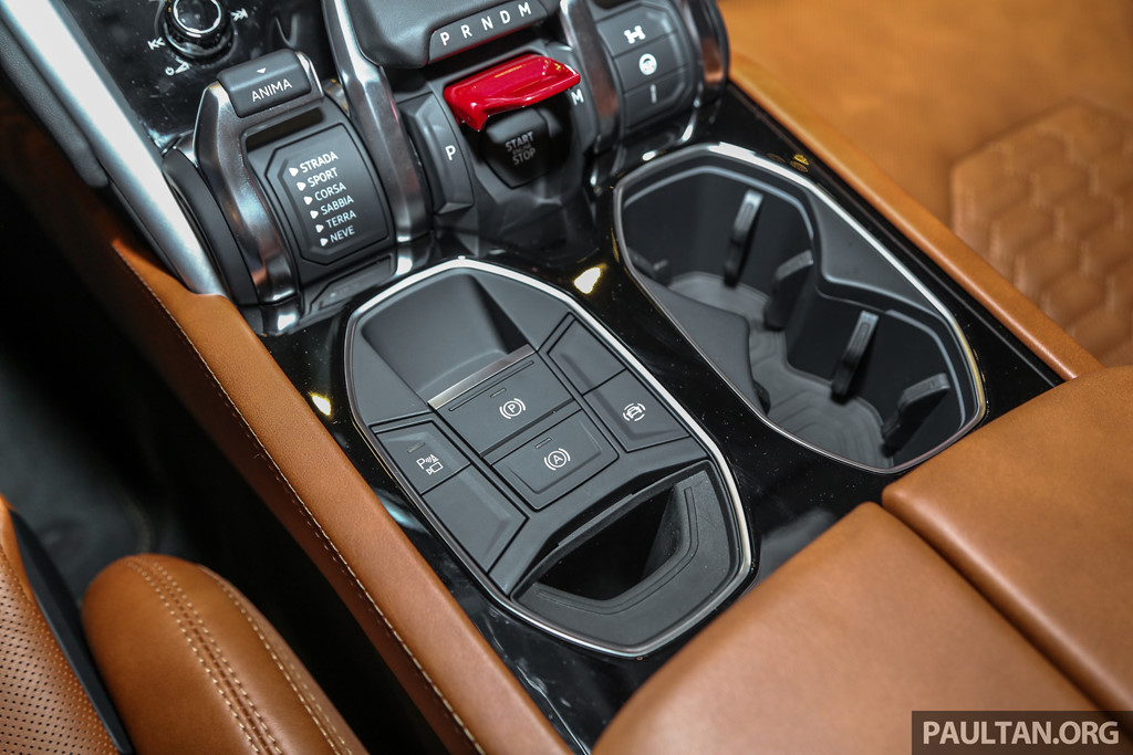 Lamborghini Urus ra mắt tại Đông Nam Á, giá 255.000 USD