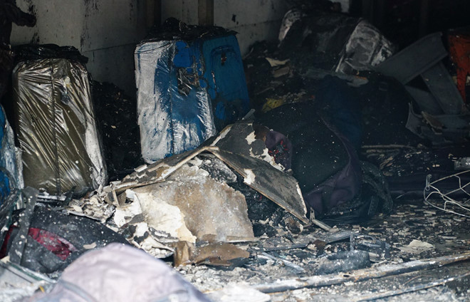 Ba người kêu cứu trong tiệm túi xách bốc cháy ngùn ngụt ở Sài Gòn