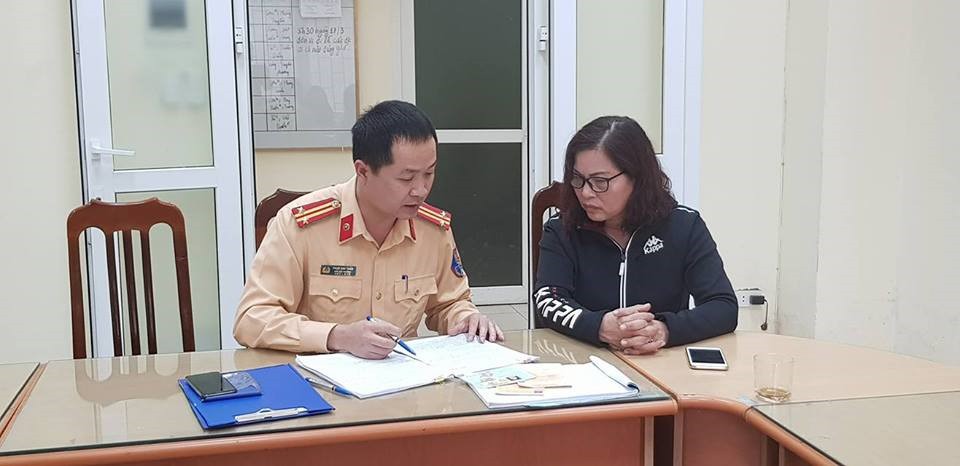 Trần tình của nữ tài xế vi phạm giao thông, thách thức người đi xe máy trên cầu Cót