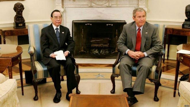 Tờ giấy cầm tay của nguyên Thủ tướng Phan Văn Khải ở cuộc gặp với G.Bush