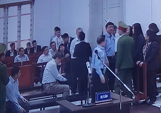 Cách ly ông Đinh La Thăng khi xét hỏi bị cáo khác