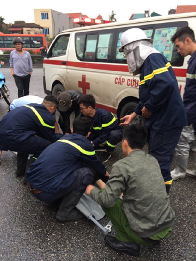 Hiện trường vụ tai nạn kinh hoàng giữa xe khách và xe cứu hỏa