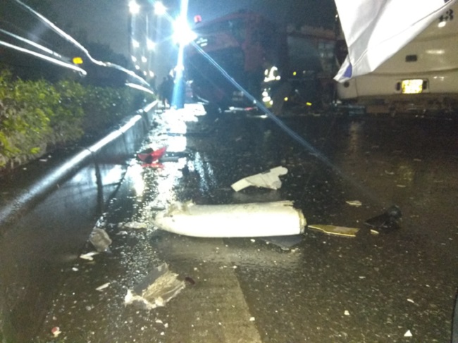 Hiện trường vụ tai nạn kinh hoàng giữa xe khách và xe cứu hỏa