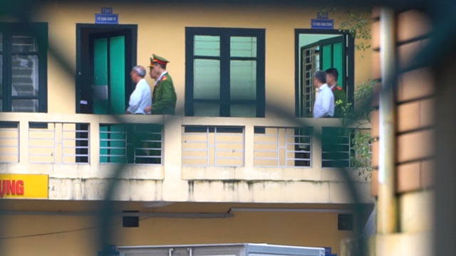 Những hình ảnh đầu tiên của ông Đinh La Thăng tại phiên tòa thứ 2 Những hình ảnh đầu tiên của ông Đinh La Thăng tại phiên tòa thứ 2