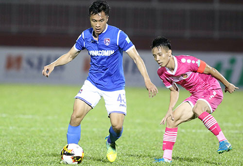 HLV Phan Văn Tài Em ra mắt sân nhà bằng trận thua ngược ở V-League