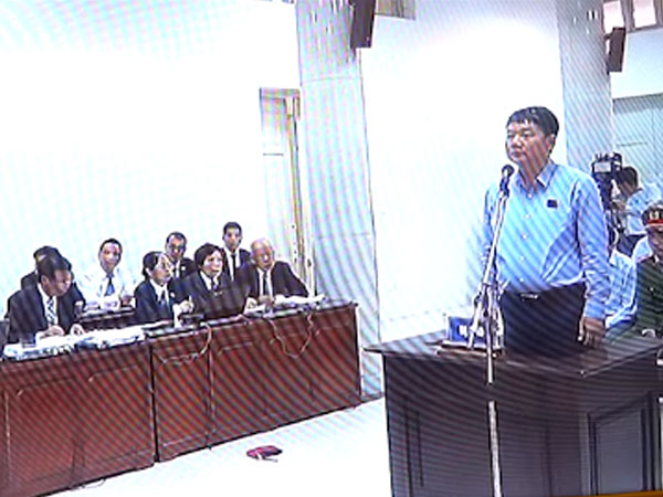 Clip: Kiểm tra căn cước ông Đinh La Thăng tại tòa