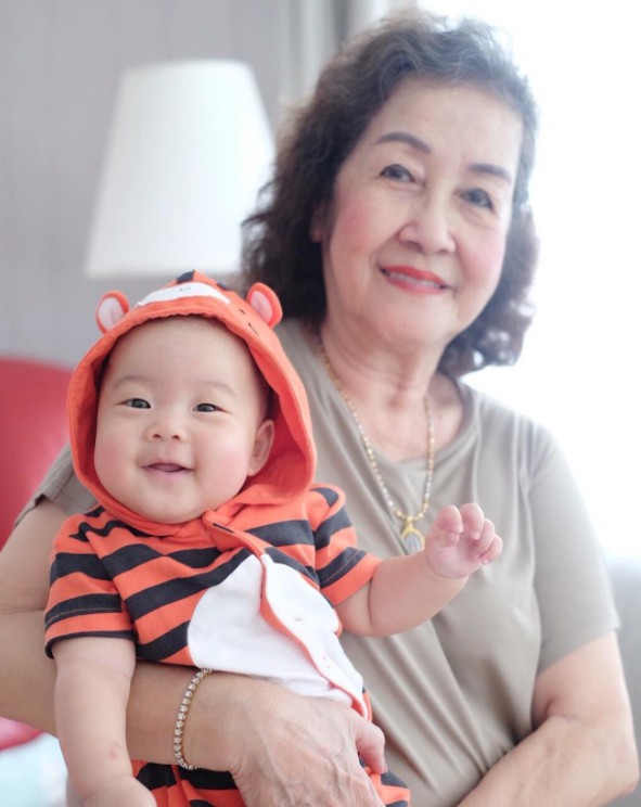 Lấy chồng xa 300 km, lại đụng ngay mẹ chồng cay nghiệt hay dựng chuyện, nàng dâu khóc thầm đưa con về ngoại