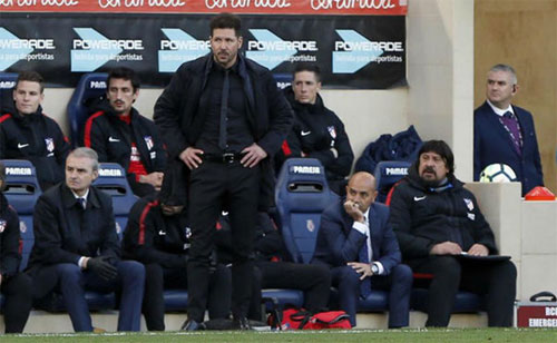 Atletico thua ngược, dâng khoảng cách 11 điểm cho Barca