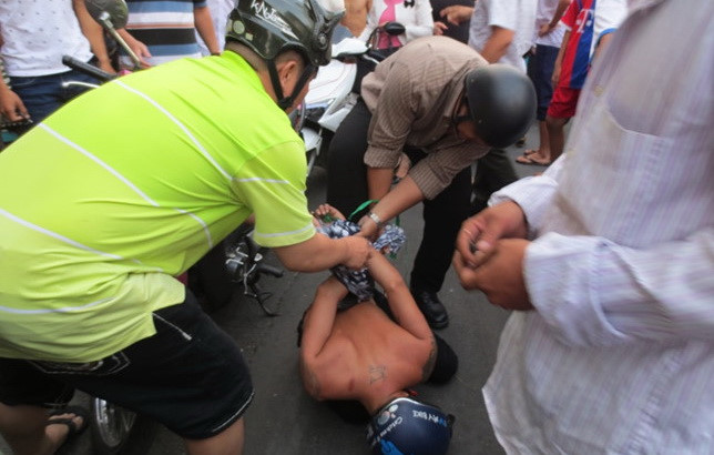 Mẩu giấy giúp cô gái thoát khỏi kẻ xấu ở Sài Gòn