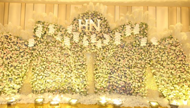 Hari Won, Đàm Vĩnh Hưng hội ngộ trong đám cưới Tố Ny và chồng cơ phó hàng không