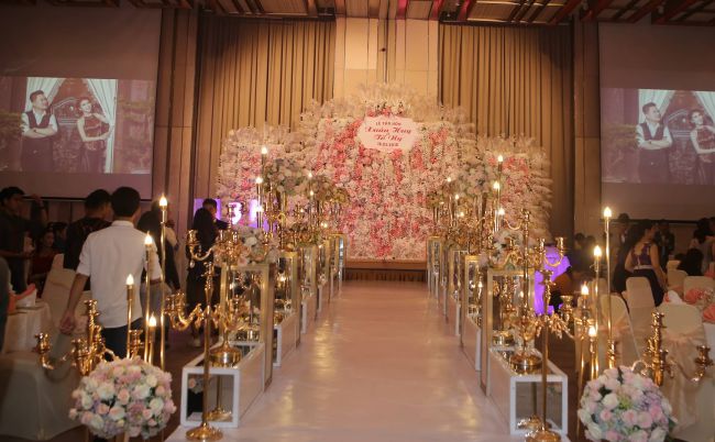 Hari Won, Đàm Vĩnh Hưng hội ngộ trong đám cưới Tố Ny và chồng cơ phó hàng không