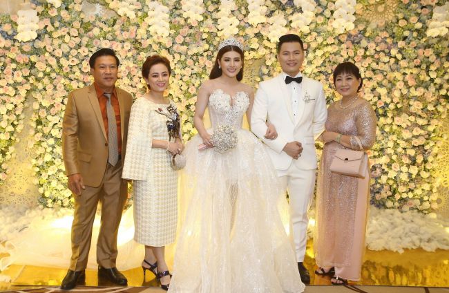 Hari Won, Đàm Vĩnh Hưng hội ngộ trong đám cưới Tố Ny và chồng cơ phó hàng không