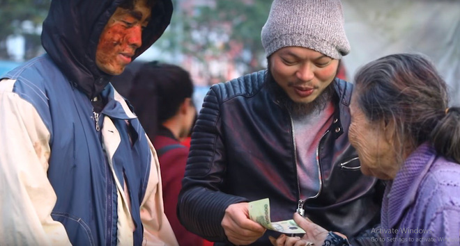 Chàng trai Huế giả ăn xin để thử lòng người nghèo và cái kết đầy nước mắt