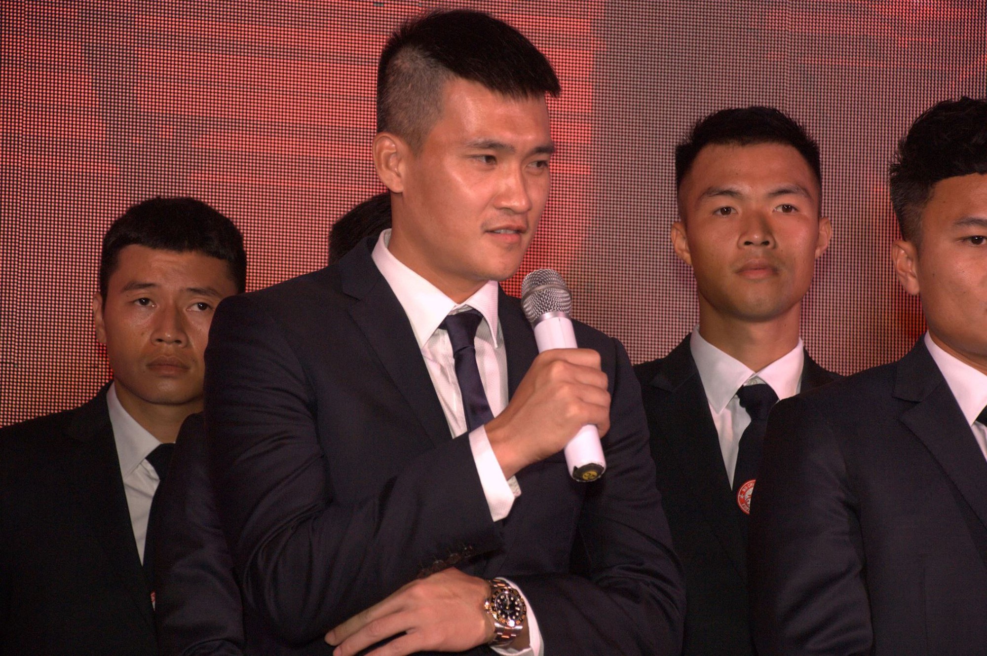 Lê Công Vinh: Tôi chỉ cảm thấy yêu vợ mỗi ngày một nhiều hơn