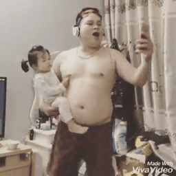 Vừa trông con, vừa làm đẹp, vừa tập thể dục, vừa xả stress - ông bố 4 trong 1 là đây chứ đâu! Vừa trông con, vừa làm đẹp, vừa tập thể dục, vừa xả stress - ông bố 4 trong 1 là đây chứ đâu!