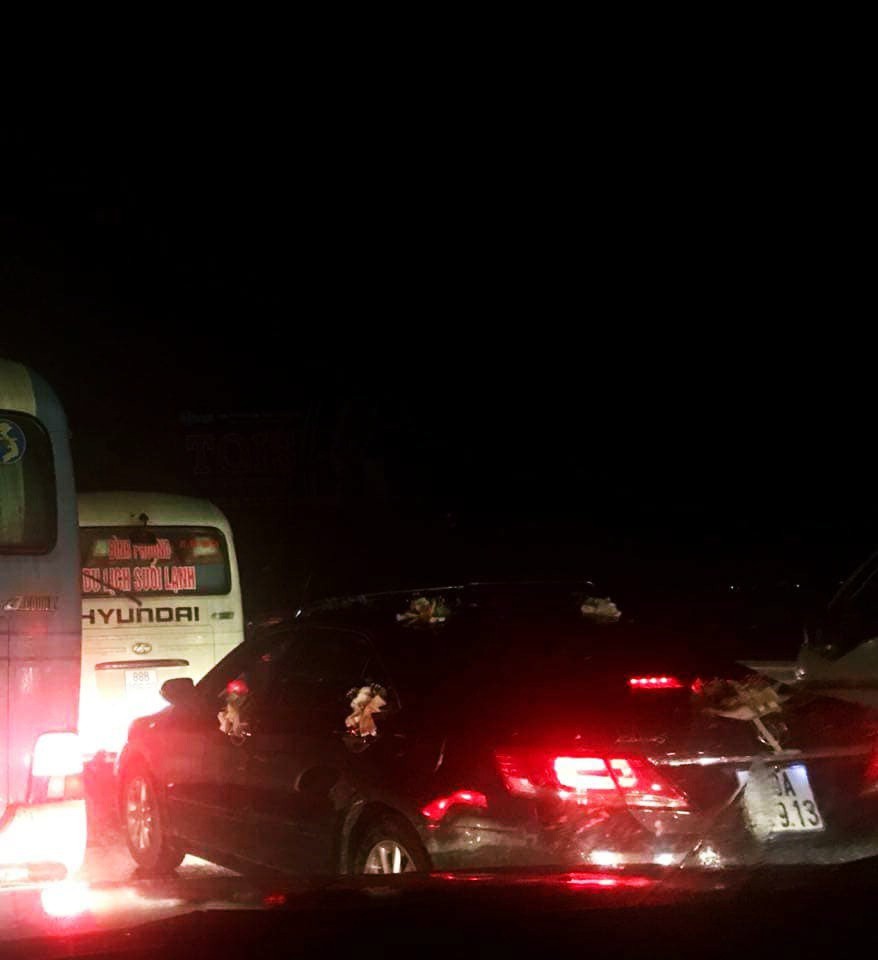 4 vụ tai nạn liên tiếp gây ùn tắc suốt 7 tiếng trên cao tốc Pháp Vân, đến nửa đêm nhiều người vẫn than trời vì không thể nhúc nhích