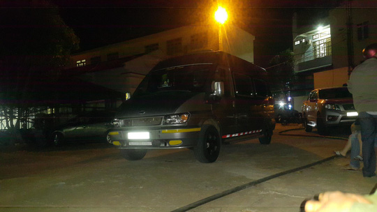 Bé 2 tuổi chơi ngoài đường bị tài xế bắt lên xe khách chạy 15 km