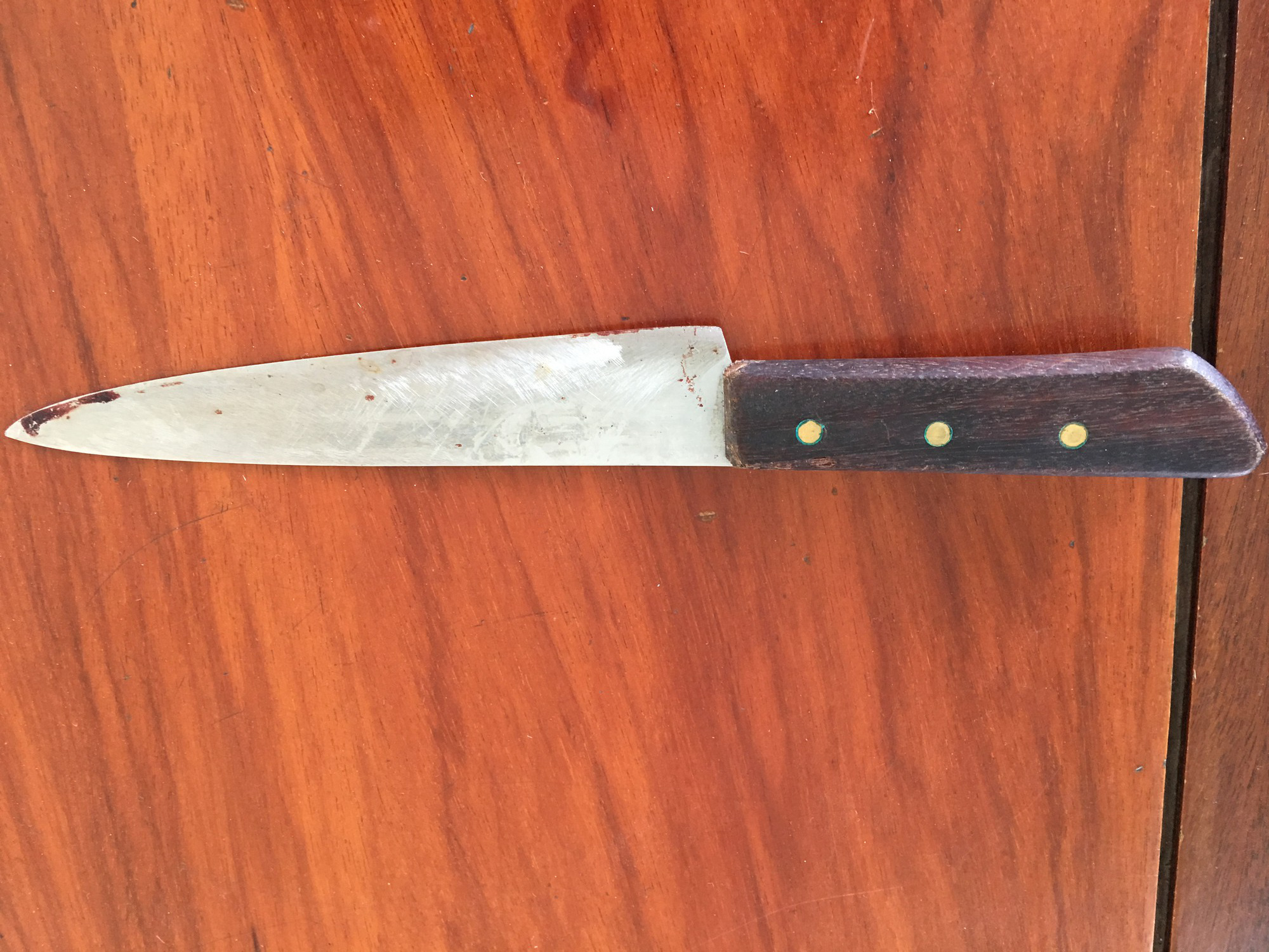 Chủ quán bún bò dùng dao đâm 2 cha con thương vong khai gì tại Công an?