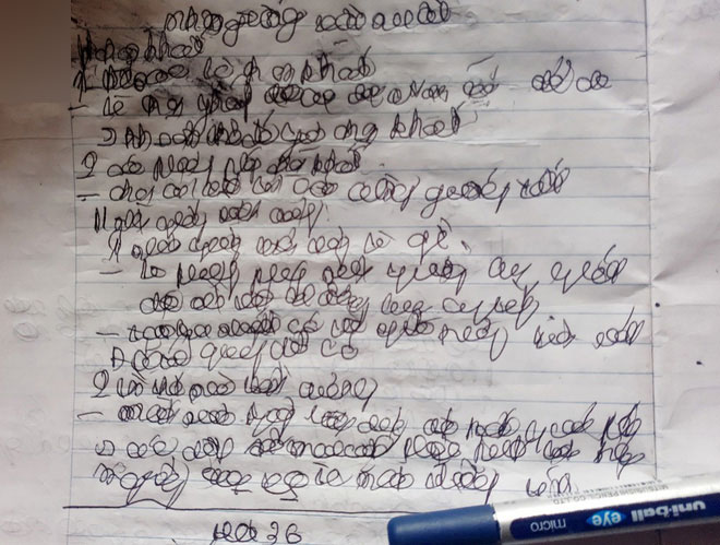 Nghẹn lòng cảnh đứa trẻ khát sữa nhìn chằm chằm ngực sưng tấy của mẹ vì bị ung thư vú trong gia đình có tới 4 người mù