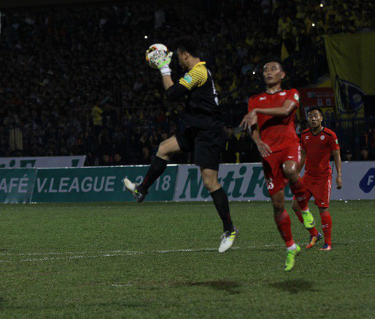 HLV Park Hang Seo xuống sân chúc mừng, Tiến Dũng sẽ bắt chính ở đội tuyển Việt Nam?