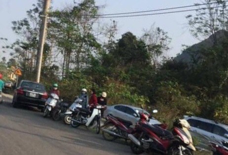 Bàng hoàng phát hiện cán bộ Sở Xây dựng Hà Giang và vợ con chết trong xe Mercedes