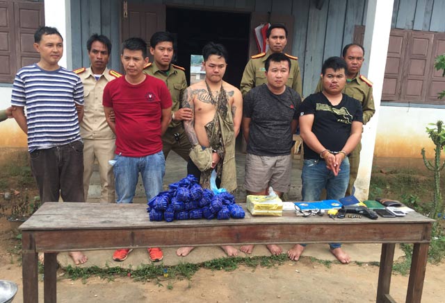 Bắt nóng 5 đối tượng, thu 50.600 viên ma túy chuẩn bị vào Việt Nam