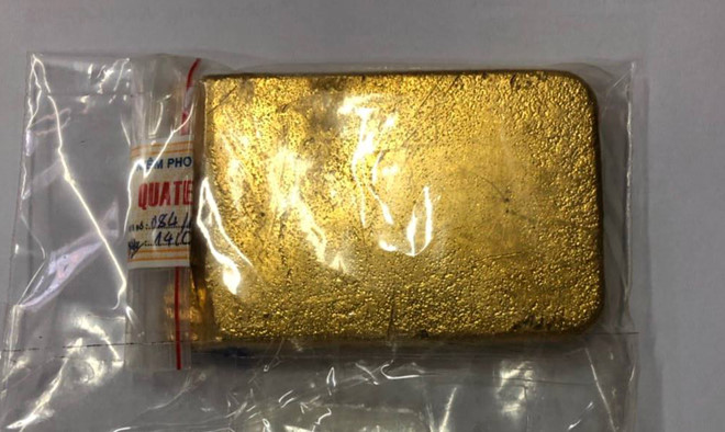 Khách Hàn Quốc giấu vàng thỏi qua cửa khẩu Tân Sơn Nhất