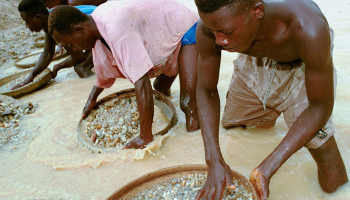 Lời nguyền đáng sợ quanh viên kim cương tiền tỷ của quý bà giàu có