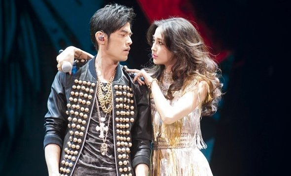 Không thể nhận ra 10 năm trước Angela Baby từng là vũ công sexy trong show của Châu Kiệt Luân Không thể nhận ra 10 năm trước Angela Baby từng là vũ công sexy trong show của Châu Kiệt Luân