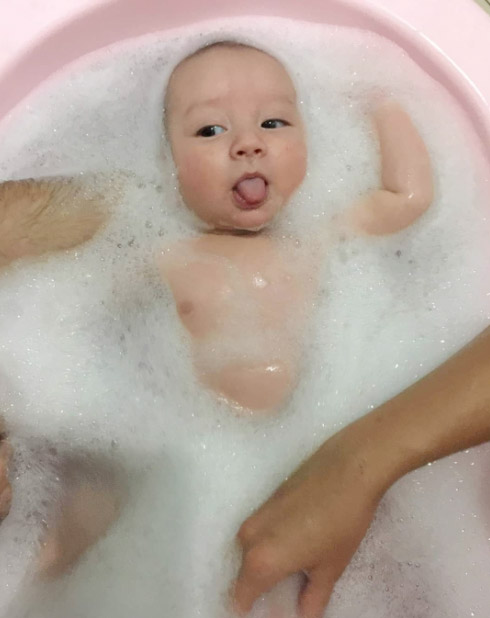 Con trai lai Tây của Trang Khiếu và bạn trai ngoại quốc