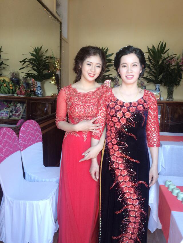 Con gái thi nhau khoe các mẹ tuổi phụ huynh nhưng diện mạo học sinh, chứng minh thanh xuân bất chấp thời gian là có thực!