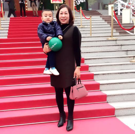 Con gái thi nhau khoe các mẹ tuổi phụ huynh nhưng diện mạo học sinh, chứng minh thanh xuân bất chấp thời gian là có thực!