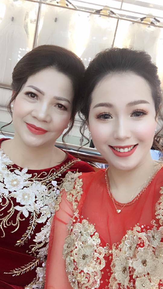 Con gái thi nhau khoe các mẹ tuổi phụ huynh nhưng diện mạo học sinh, chứng minh thanh xuân bất chấp thời gian là có thực!