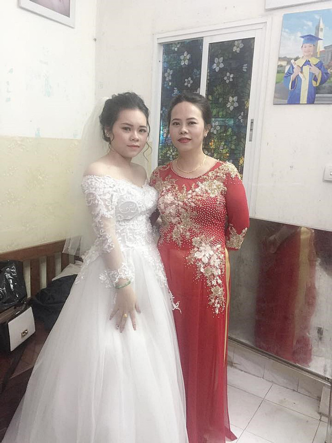 Con gái thi nhau khoe các mẹ tuổi phụ huynh nhưng diện mạo học sinh, chứng minh thanh xuân bất chấp thời gian là có thực!