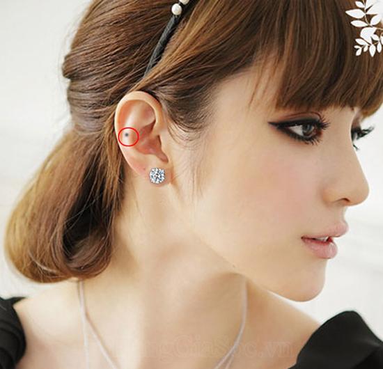 4 nốt ruồi phú quý của phụ nữ có tướng vượng phu ích tử, vận mệnh giàu sang