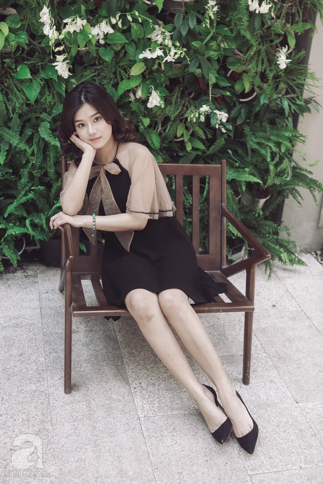 Hoàng Yến Chibi đụng ngay đầm mà Hoàng Thùy Linh vừa diện cách đây vài ngày