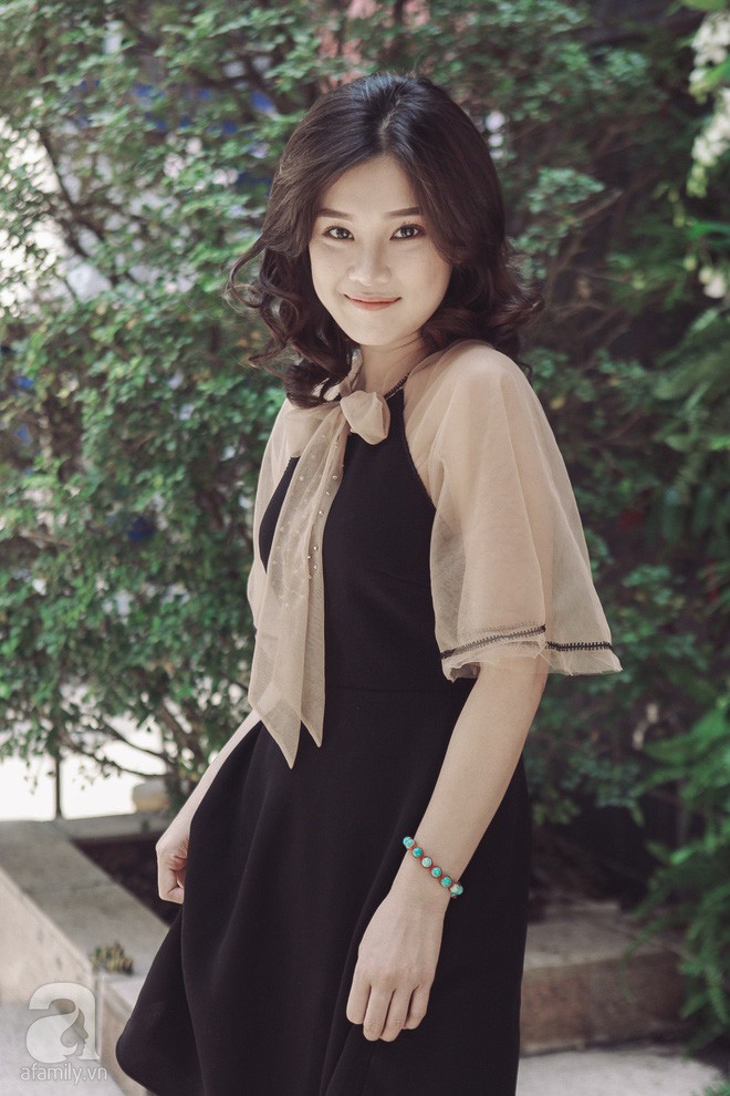 Hoàng Yến Chibi đụng ngay đầm mà Hoàng Thùy Linh vừa diện cách đây vài ngày Hoàng Yến Chibi đụng ngay đầm mà Hoàng Thùy Linh vừa diện cách đây vài ngày