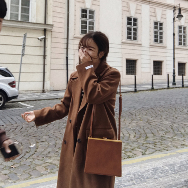 4 kiểu túi hot nhất mùa Xuân/Hè mà bạn nên sắm để diện đồ đẹp hơn và chụp hình chuẩn Hàn hơn 4 kiểu túi hot nhất mùa Xuân/Hè mà bạn nên sắm để diện đồ đẹp hơn và chụp hình chuẩn Hàn hơn