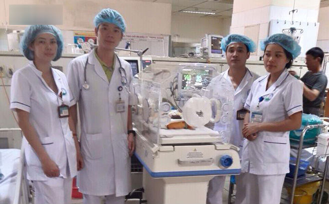 Bị truy tố, bác sĩ Hoàng Công Lương vẫn mệt mài làm việc, cứu người Bị truy tố, bác sĩ Hoàng Công Lương vẫn mệt mài làm việc, cứu người