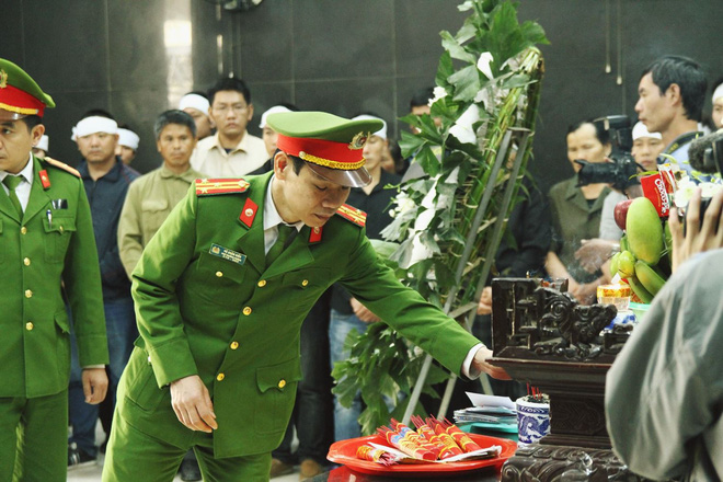 Đồng đội nghẹn ngào tiễn đưa chiến sĩ PCCC hy sinh trên đường đi cứu nạn cứu hộ trên cao tốc Pháp Vân Đồng đội nghẹn ngào tiễn đưa chiến sĩ PCCC hy sinh trên đường đi cứu nạn cứu hộ trên cao tốc Pháp Vân